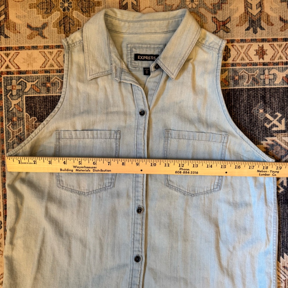 Express Women’s Light Wash Sleeveless Denim Button-Up Top 100% Cotton Medium - Picture 6 of 8